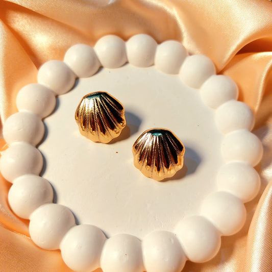 Shell earring
